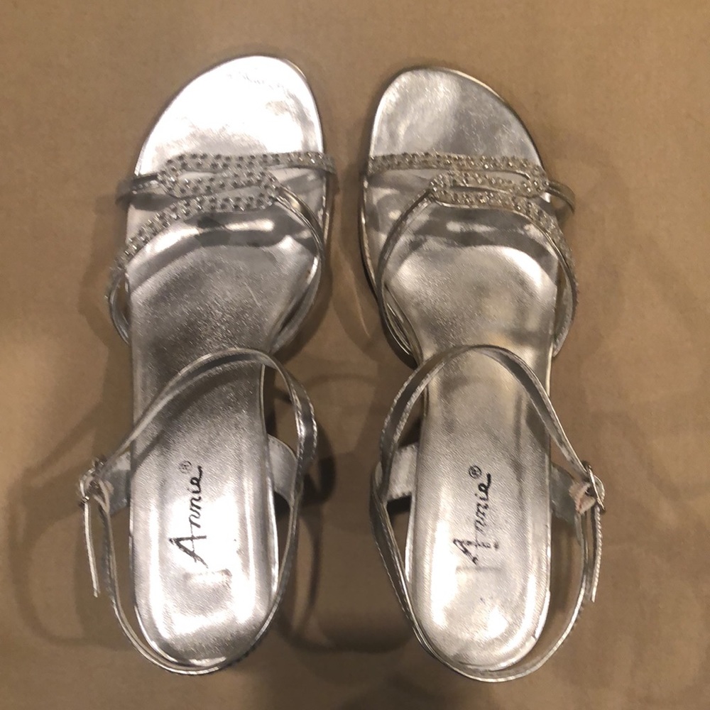 Silver heels - Picture 4 of 5